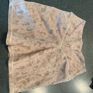 Alphalete surface power short 5” in pebble print mocha